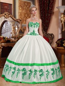 White Sweetheart Ball Gown Taffeta Quinceanera Dress with Green Appliques for Cheap
