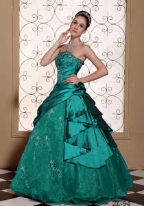 Modest Embroidery Turquoise Dresses for Quince in Organza and Taffeta