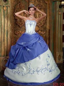 Strapless Floor-length Embroidery Satin Quinceanera Dresses in Blue