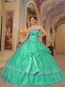 Strapless Spring Green Ball Gown Tulle Quinceanera Dresses with Beading and Bows