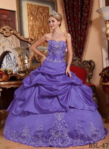 Purple Embroidered Taffeta 2013 Fabulous Quince Dresses with Beading