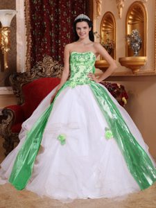 White Strapless Organza Quinceanera Dresses with Appliques and Beading