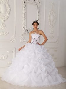 Simple White Beaded Strapless Organza Quinceanera Gowns with Pick Ups