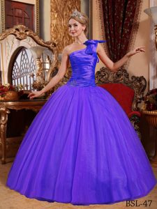 Purple One Shoulder Tulle Quinceanera Dresses with Beading and Bowknot