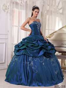 Luxurious 2013 Strapless Taffeta Beading Quinceanera Dress with Embroidery