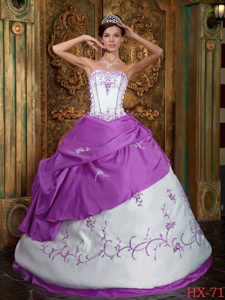 Popular Strapless Satin Quinceanera Dress with Embroidery for Custom Made