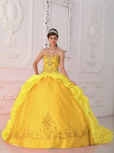 Yellow Sweetheart Taffeta Quinceanera Dresses with Beading and Appliques