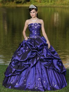 Luxurious Strapless Beaded Lace-up Taffeta Quinceanera Gowns in Purple