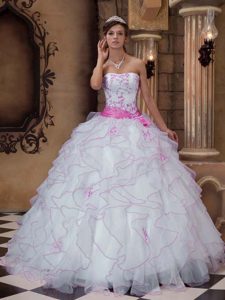 Most Popular White Embroidered Dresses for Quinceanera with Ruffles