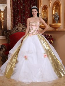 White Ball Gown Strapless Organza Sweet 15 Dresses with Beading Appliques