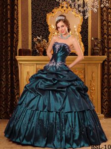 Ball Gown Style Strapless Green Quince Dresses in Taffeta with Appliques