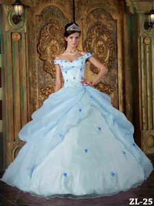 Off The Shoulder 2013 Quinceanera Gown with Appliques and Ruffles in Organza