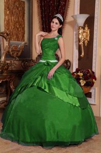 One Shoulder Ruching Dresses for Quinceanera with Beaded Sash in Green Color