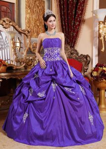 Floor-length Purple Quinceanera Gown Dress with White Appliques and Pick-ups
