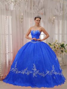 Heart Shaped Neckline New Sweet Sixteen Dresses in Blue with White Embroidery