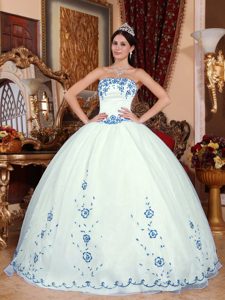 White and Blue Strapless Quinceanera Gown Dresses with Embroidery in Organza
