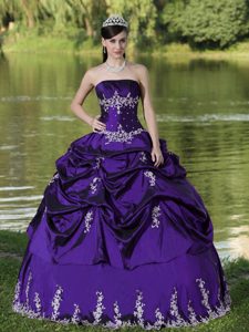 Graceful Purple Quinceanera Gown with White Appliques and Pick-ups in Taffeta