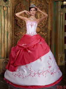 Beautiful Red and White Strapless Quinceanera Dress with Embroidery on Sale