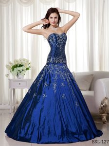 A-line Sweetheart Embroidery Quinceanera Gowns with Beading in Taffeta