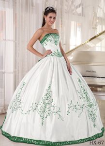 Strapless Floor-length Satin Embroidery Quinceanera Gowns with Lace-up