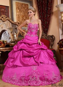 Hot Pink Taffeta Embroidery Sweet 16 Quinceanera Dresses with Beading
