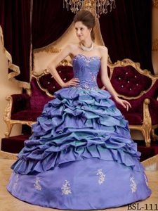Purple Sweetheart Taffeta Quinceanera Dress with Appliques and Pick-ups