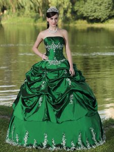 2014 Green Quinceanera Dress with Embroidery Decorated on Wholesale Price