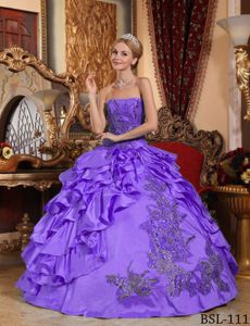 Elegant Strapless Taffeta Sweet Sixteen Dresses in Purple with Appliques