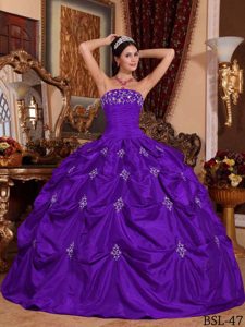 Purple Strapless Taffeta Quinceanera Dresses with Appliques and Pick-ups