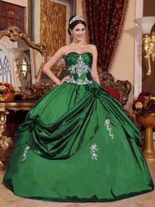 Classy Appliqued Green Dress for Quince with Handmade Flowers and Sweetheart