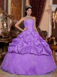 Classy Lavender Strapless Quinceanera Gown Dresses with Pick-ups and Appliques