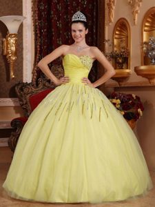 Inexpensive Yellow Sweetheart Sweet Sixteen Dresses with Ruches and Beadings