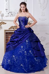 Ruching Quince Gown Dresses with Pick-ups and White Embroidery in Dark Blue