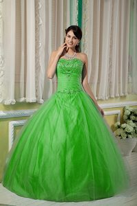 Cheap Beading Spring Green Sweet 15 Dresses with Heart Shaped Neckline on Sale