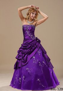 Discount Strapless Embroidery Purple Quinceanera Gown with Hand Made Flowers