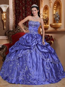 Strapless Taffeta Embroidery Quinceanera Dresses in Purple with Beading