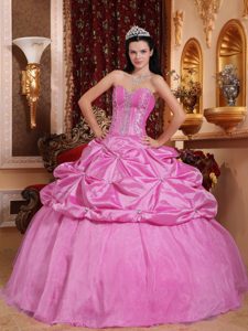 Sweetheart Taffeta Quinceanera Gowns with Beading and Appliques in Pink