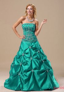 Special Sweet Sixteen Quinceanera Dresses with Pick-ups and Embroidery