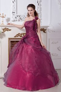 Wine Red One-shoulder Organza Princess Beaded Quinceanera Dresses with Flowers