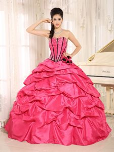 Beaded Sweetheart Hot Pink Taffeta Quinceanera Dresses with Pick-ups and Flowers