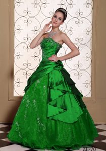 Embroidery Strapless Beauty Gown Beaded Sweet 16 Dresses with Appliques