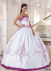 Ball Gown Strapless Floor-length Embroidery Quinceaneras Dress in Satin