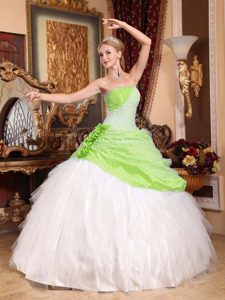 Beautiful Strapless Taffeta and Tulle Quince Dresses with Handle Flowers