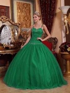 Floor-length Tulle Beaded Dark Green Quince Dresses with Spaghetti Straps