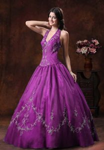 Halter Embroidery Decorate Purple Discount Dress for Quince in Organza