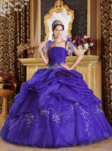 Spaghetti Straps Appliqued Quinceanera Gowns with Handmade Flowers in Purple