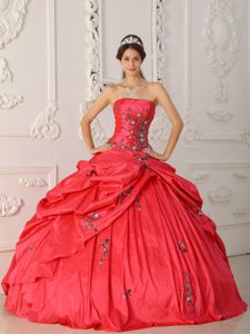 Ball Gown Strapless Red 2013 Quinceaneras Dress with Pick-ups and Embroidery