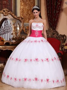 White and Red Strapless Dresses for Quince in Taffeta and Tulle with Appliques