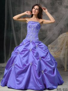 Classy Strapless Lavender Taffeta Dresses for Quince with Appliques and Pick-ups