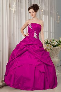 Strapless 2013 Fashionable Fuchsia Sweet Sixteen Dresses with Appliques
